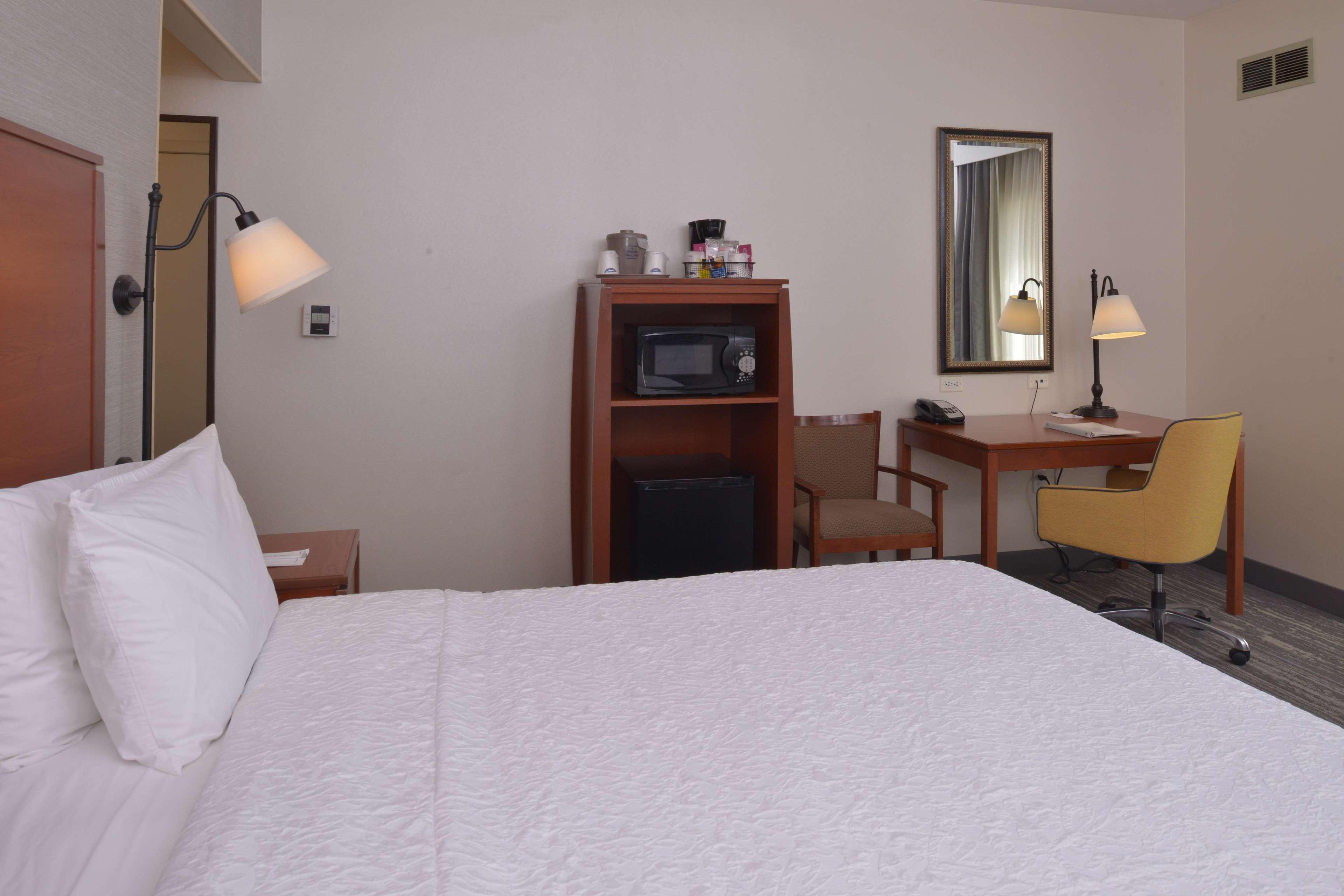 Hampton Inn And Suites Bakersfield North-Airport Exteriör bild
