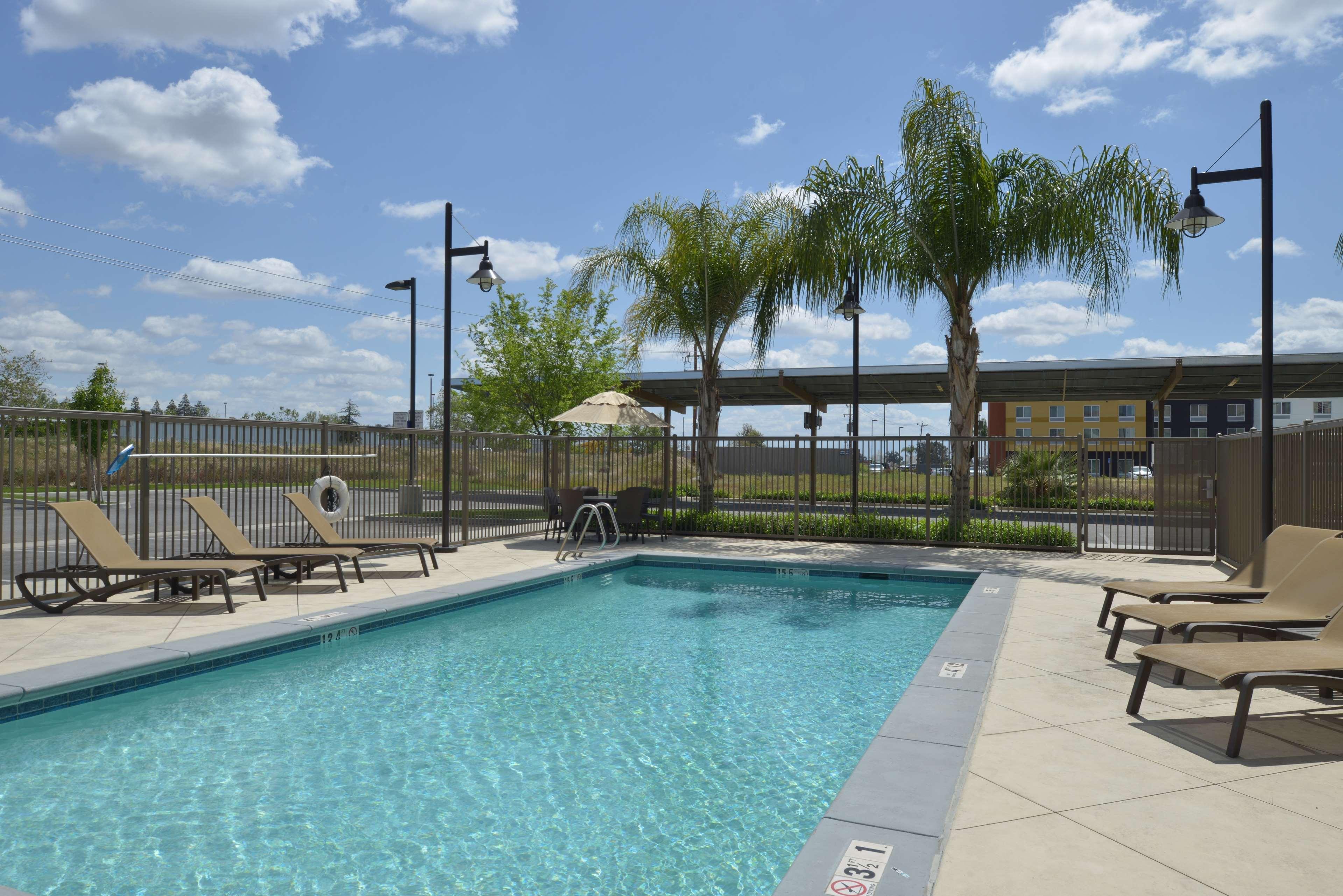 Hampton Inn And Suites Bakersfield North-Airport Exteriör bild