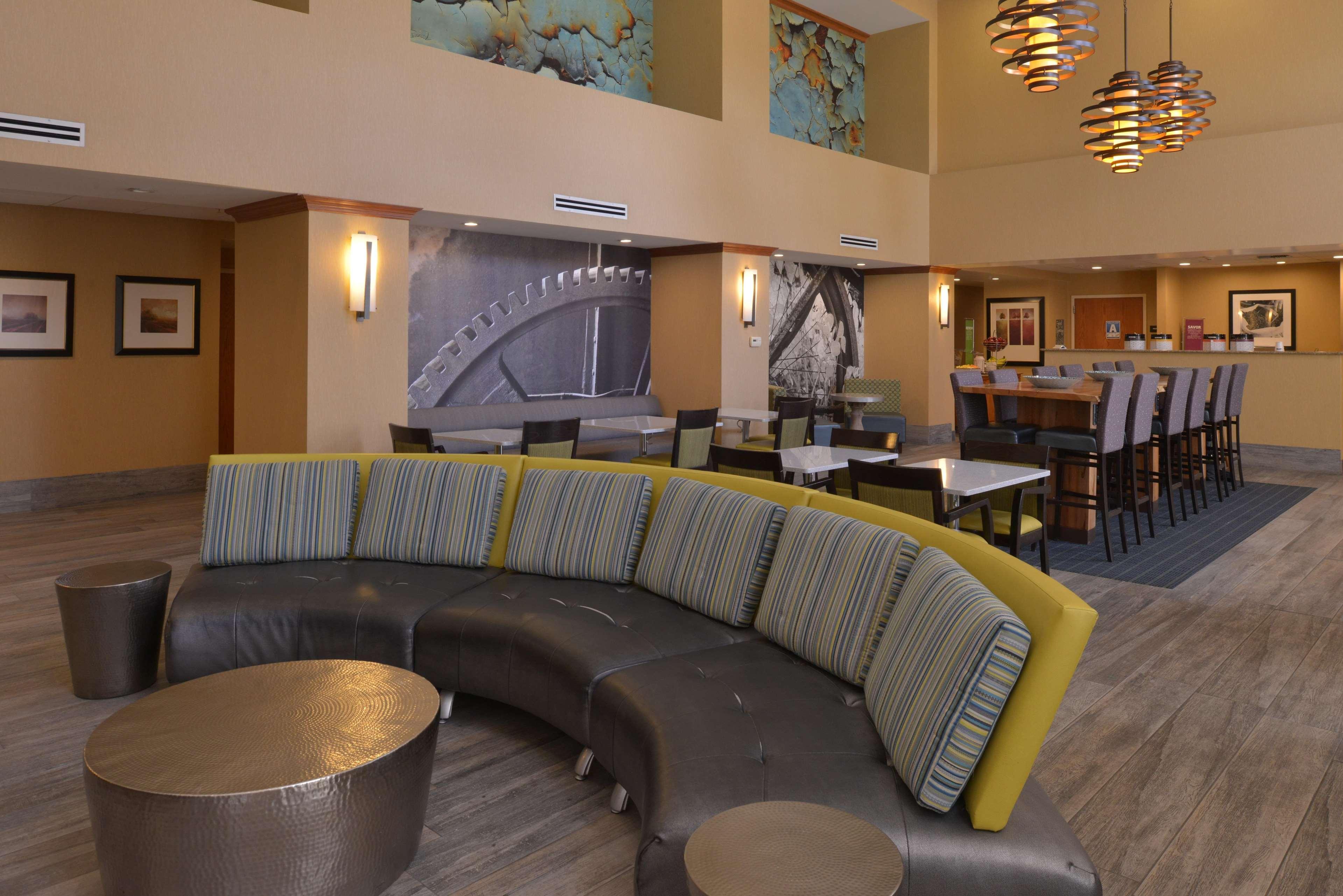 Hampton Inn And Suites Bakersfield North-Airport Exteriör bild