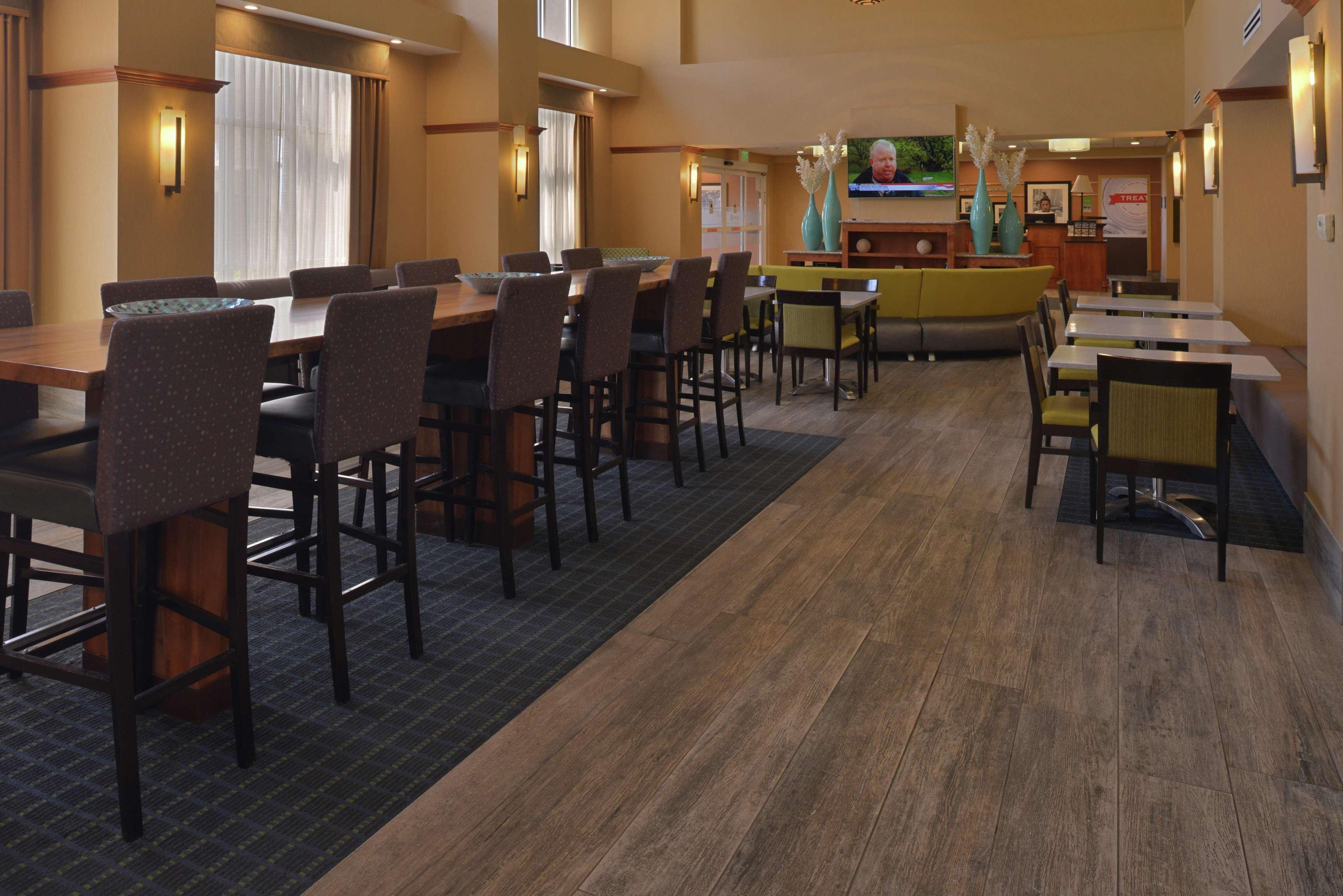 Hampton Inn And Suites Bakersfield North-Airport Exteriör bild
