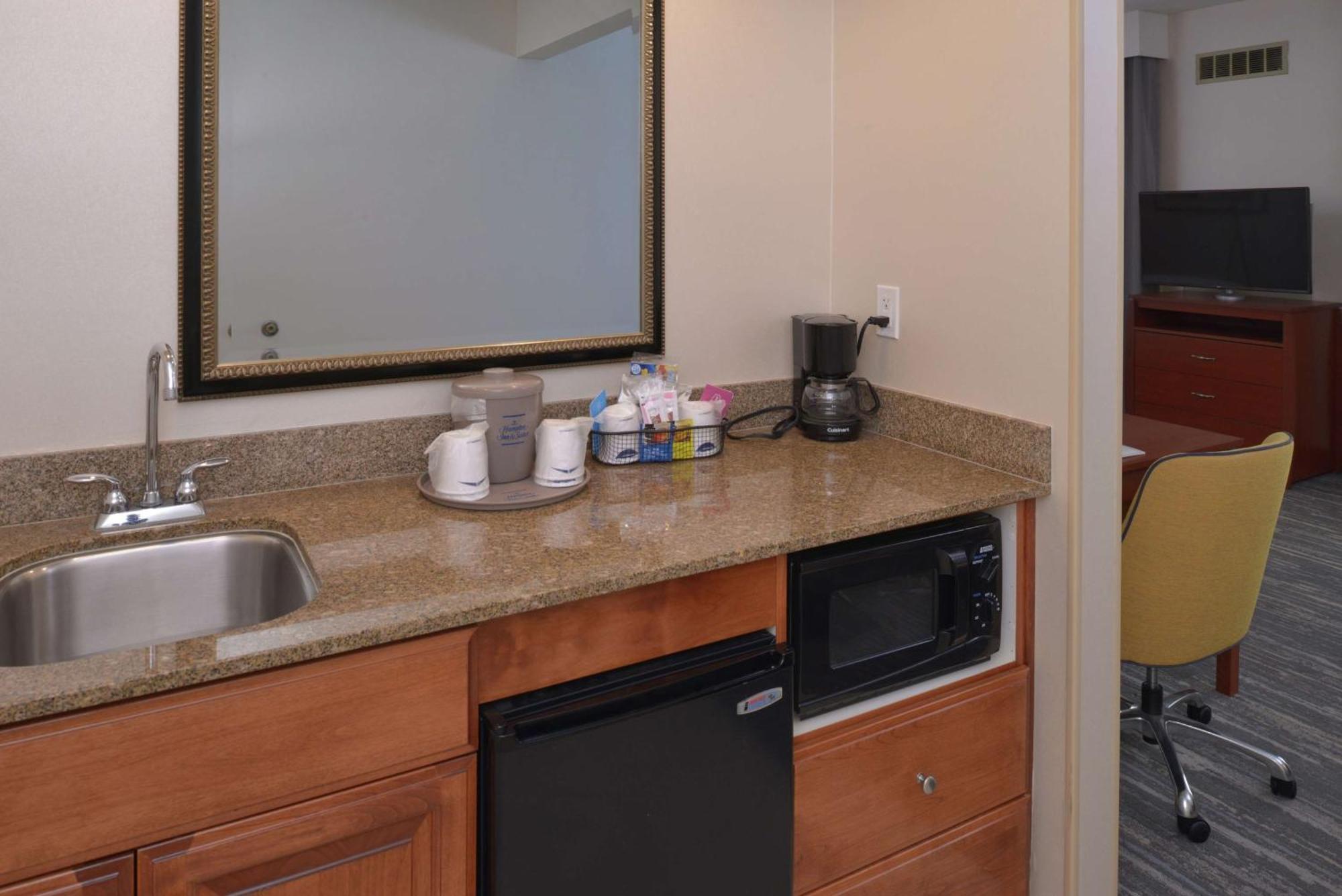 Hampton Inn And Suites Bakersfield North-Airport Exteriör bild