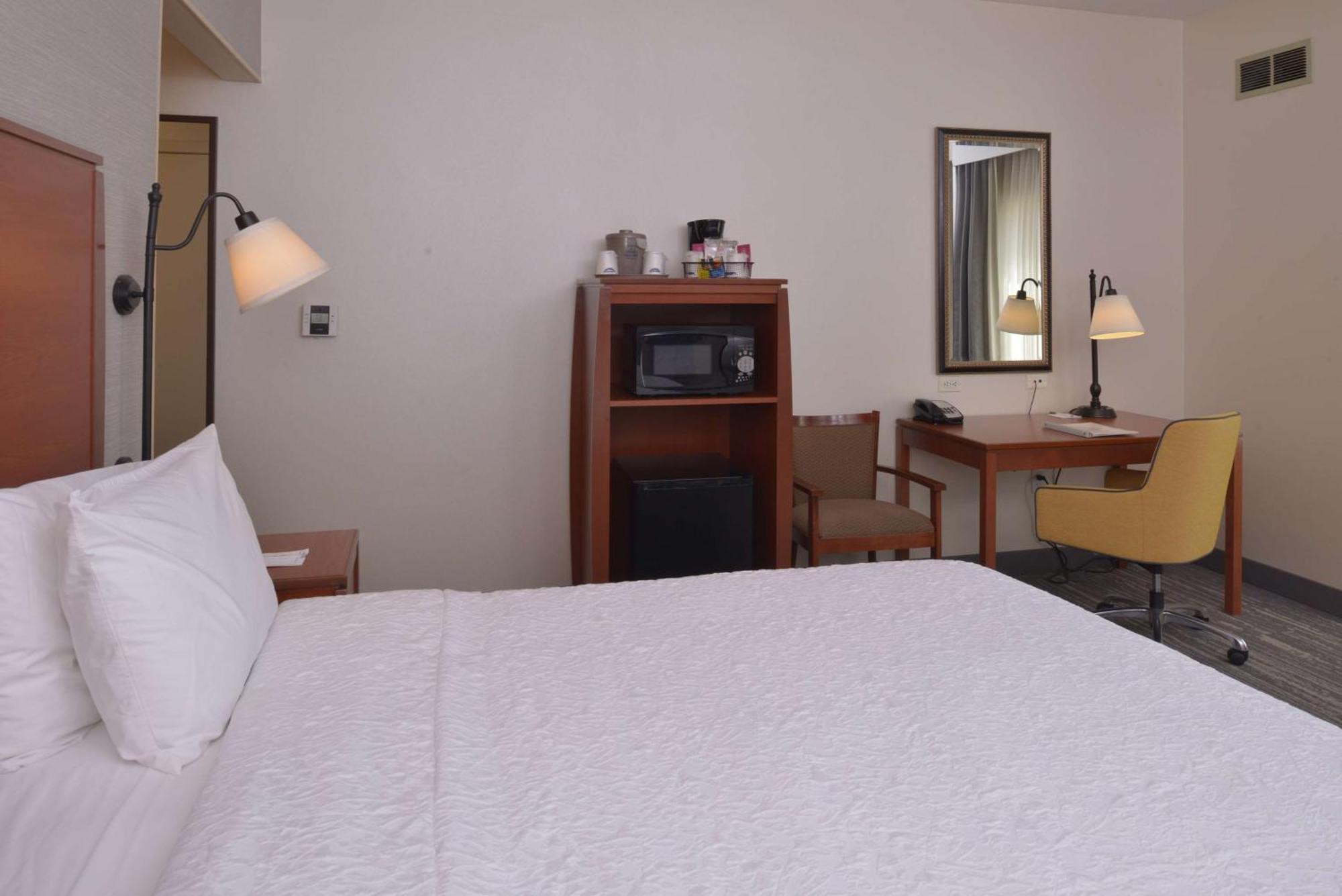 Hampton Inn And Suites Bakersfield North-Airport Exteriör bild